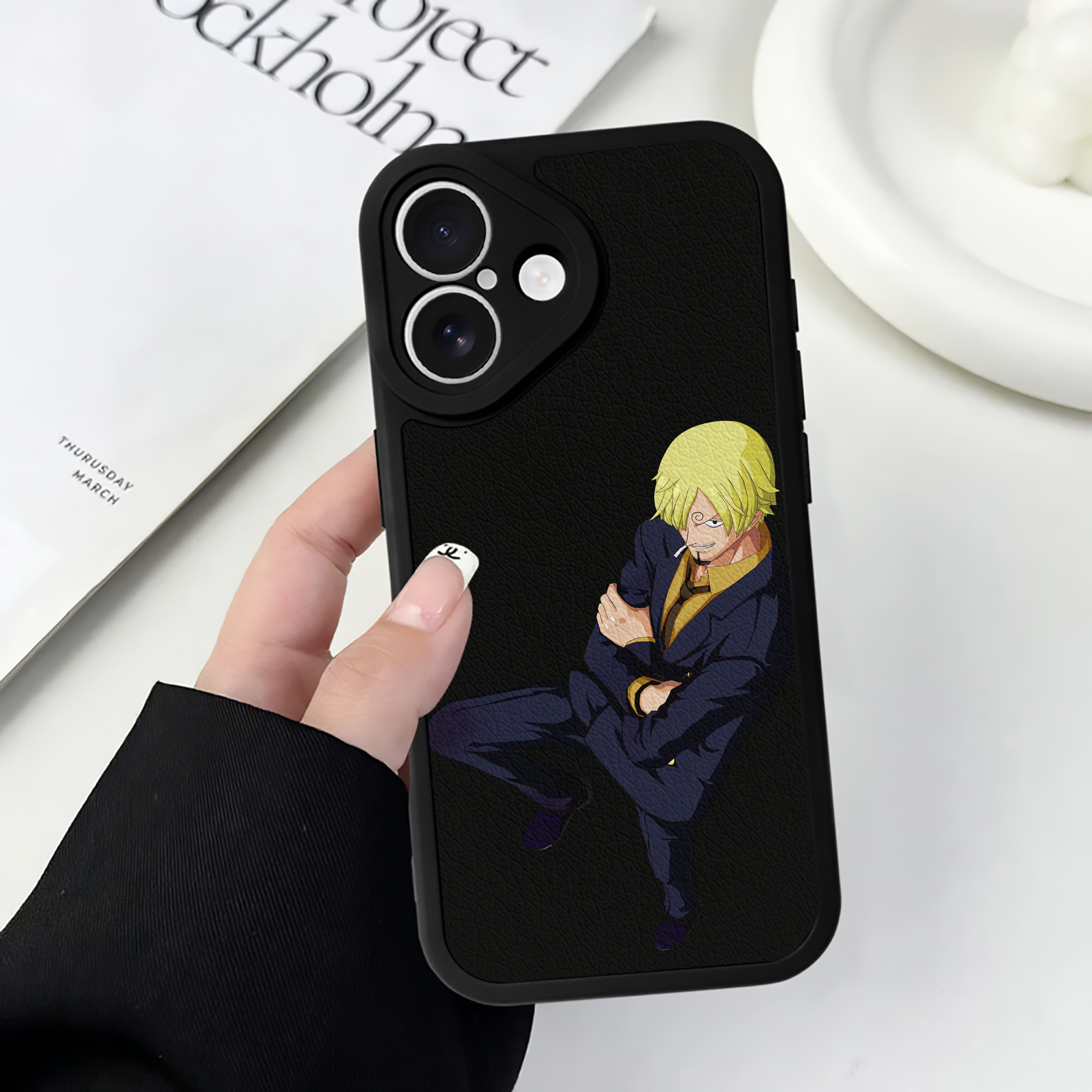 （画像用） ワンピース サンジ ONE PIECE Sanji 【iPhone 16シリーズ対応】シリコンスマホケース（レザー調） 材質：シリコン